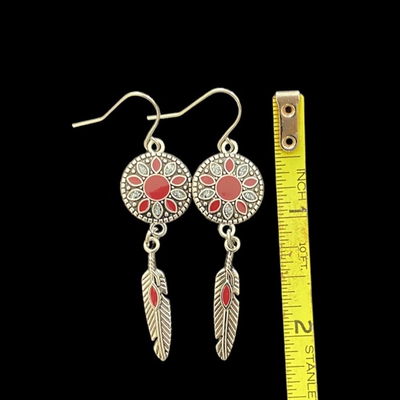 Boho Silvertone red feather dangle earrings NEW - Picture 3 of 4